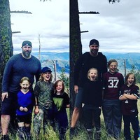 Rasa sayang kepada keluarga adalah motivasi terbesarnya untuk memulai diet sehat dan olahraga. Tujuannya agar tubuhnya selalu sehat sehingga bisa beraktivitas dengan maksimal. Foto: Instagram/@jeremiahpetersonmontana