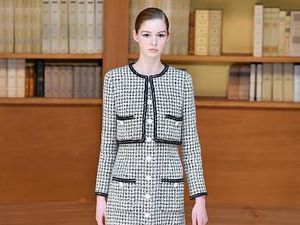15 Koleksi Terbaru Chanel Couture dalam Fashion Show Berlatar Perpustakaan