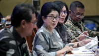 Menteri Kesehatan Nila Moeloek saat hadiri rapat kerja bersama Komisi IX DPR