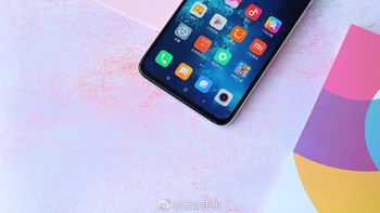 Baterainya sendiri berkapasitas 4.030 mAh dengan pengisian cepat 18W. Foto: Weibo