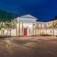 Dibangun pada era 1930, Maison du Soleil hadir dengan gaya desain klasik dan kontemporer yang mendominasi. Adalah Paul Williams, arsitek yang menangani rumah ini. Pada masanya, Paul dikenal sebagai arsitek langganan para artis Hollywood seperti Frank Sinatra, Lucille Ball dan Danny Thomas. (Foto: Dok. Variety)