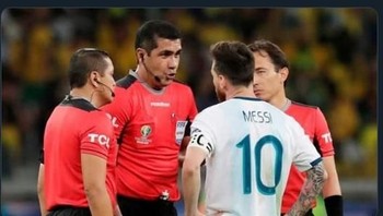 Ada yang bilang Messi tak bisa minta keuntungan di pertandingan sebagaimana banyak pihak melihatnya ketika dirinya bermain di Barcelona. Foto: Istimewa