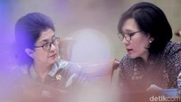 Tak sendiri, Nila Moeloek juga didampingi jajarannya saat rapat.