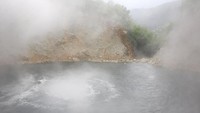 Namanya Boiling Lake, sesuai dengan namanya danau ini airnya mendidih. (iStock)