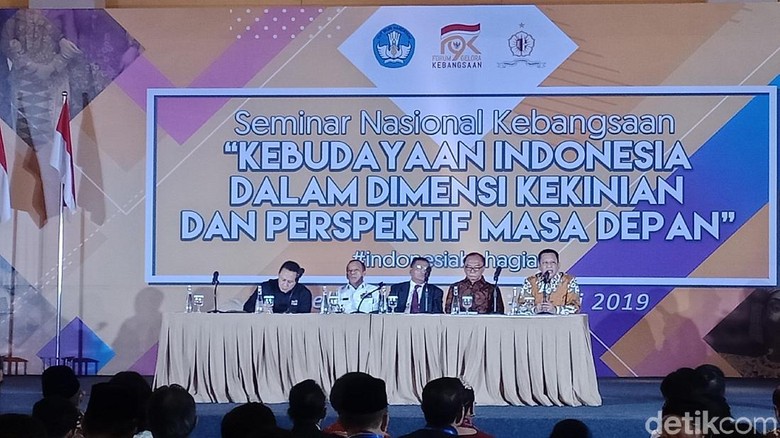 Bamsoet Usul Jokowi Bentuk Kementerian Kebahagiaan dan Toleransi Bamsoet Usul Jokowi Bentuk Kementerian Kebahagiaan dan Toleransi