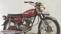 Honda CB125 diluncurkan pada tahun 1971 denga bawaan mesin yang besar. Motor ini menjadi favorit pada masanya waktu itu. Istimewa/Pintrest.