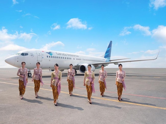 Tak cuma segi estetika, kenyamanan tetap menjadi prioritas Anne. Kebaya buatannya harus tetap mendukung pergerakan pramugari yang aktif dan dinamis saat melayani penumpang. Foto: (anneavantieheart/Instagram)