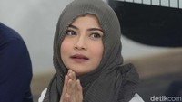 Vanessa Angel sudah bisa bernapas lega. Setelah lima bulan ditahan di Rutan Medaeng, Surabaya, kini Vanessa bebas. Ia menggelar syukuran. Foto: Ismail/detikHOT