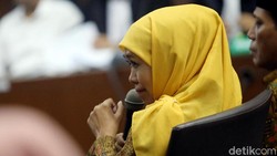 Video: Khofifah Bantah Rekomendasikan Haris Jadi Kakanwil Kemenag Video: Khofifah Bantah Rekomendasikan Haris Jadi Kakanwil Kemenag