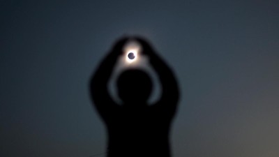 Terpesona Keindahan Gerhana Matahari Total di Chile
