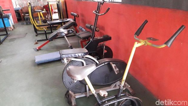 Mengenal Aiptu Ifanudin, Babin Kreator Alat Gym dari Besi Bekas