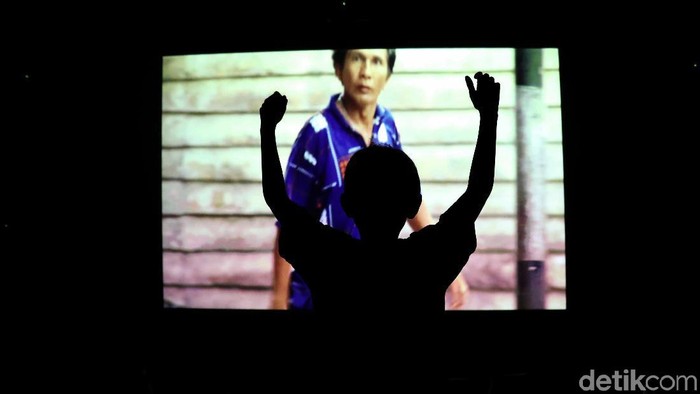 Keberadaan bioskop rakyat memberikan angin segar bagi warga di pinggiran kota Jakarta. Hiburan murah meriah ini tentunya disambut baik masyarakat.