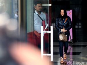 Modis Abis! Ini Gaya Eks Bupati Kukar Usai Diperiksa KPK