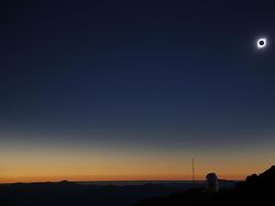 Ramai-ramai Nonton Bareng Gerhana Matahari