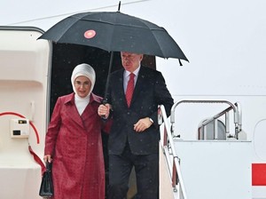 Ibu Negara Turki Dikecam Pakai Tas Ratusan Juta Saat Krisis Ekonomi