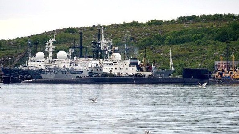 Kebakaran di Kapal Selam Angkatan Laut Rusia, 14 Kru Tewas Kebakaran di Kapal Selam Angkatan Laut Rusia, 14 Kru Tewas