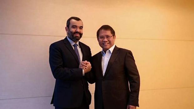 Menteri Kominfo Rudiantara bersama Menteri Komunikasi dan TIK Kerajaan Arab Saudi, Abdullah Alswaha usai pertemuan bilateral dalam Forum Menteri Perdagangan dan Ekonomi Digital Negara G20 di Tsukuba, Jepang, Jumat (7/6/2019)