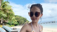 Baru-baru ini, Ella liburan di Fiji. Ella terlihat rileks saat menikmati pantai. (ellagross/Instagram)