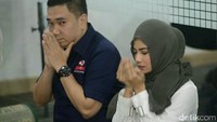 Vanessa mengadakan syukuran bersama dengan anak yatim. Foto: Ismail/detikHOT
