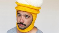 Hingga saat ini Phil sudah menciptakan 153 mahakarya yang berbeda di Instagramnya. Topi es krim ini adalah salah satunya yang dibuat satu tahun yang lalu. Foto: instagram @chilliphilly