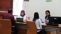 Selain advokat, para pendaftar capim KPK itu terdiri atas orang-orang dengan latar belakang lainnya.
