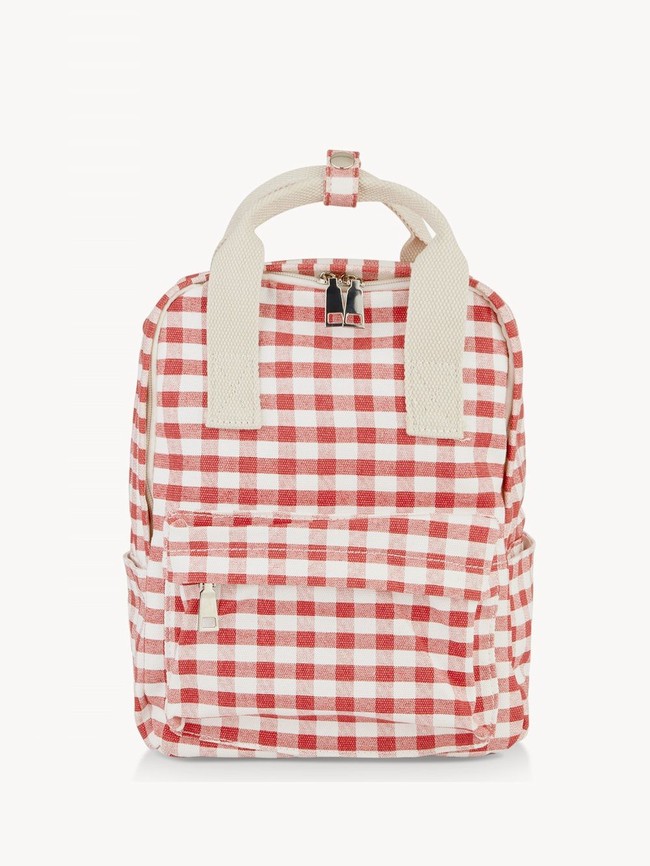 Masih dari situs belanja Pomelo, kali ini tersedia opsinya ang lebih menggemaskan. Mini Gingham Backpack - Red ini punya motif kotak-kotak dengan paduan warna yang tidak membosankan. Dapatkan item ini dengan Rp 299 ribu. Foto: Pomelo
