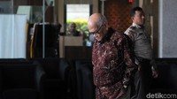 Dorodjatun sebenarnya dipanggil KPK sebagai saksi untuk tersangka Sjamsul Nursalim pada Selasa (2/7). Namun saat itu Dorodjatun tak hadir sehingga pemeriksaannya dijadwalkan ulang.