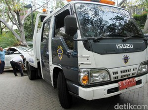 Dishub DKI Siapkan Mobil Derek Atasi Parkir Liar Saat Malam Tahun Baru
