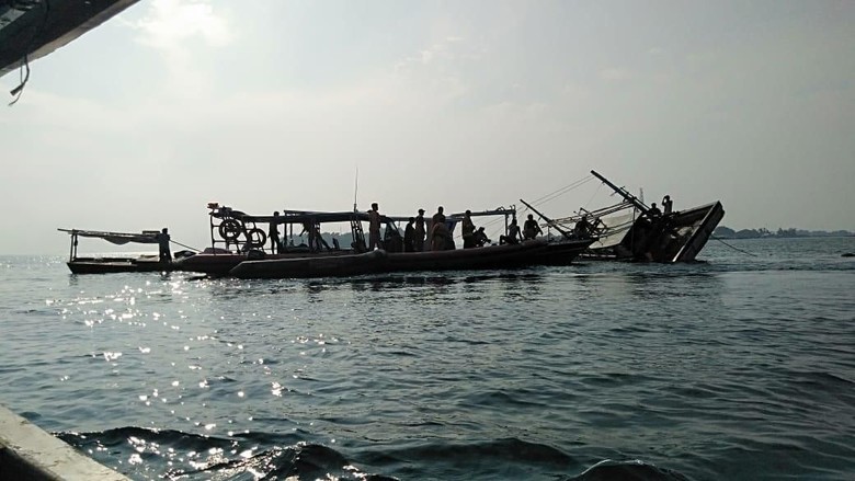 Cuaca Berkabut, Kapal Nelayan Terbalik di Kepulauan Seribu Cuaca Berkabut, Kapal Nelayan Terbalik di Kepulauan Seribu