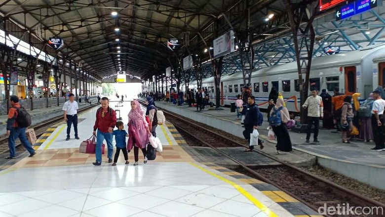 Suasana Stasiun Purwokerto (Rinto Heksantoro/detikcom) Suasana Stasiun Purwokerto (Rinto Heksantoro/detikcom)