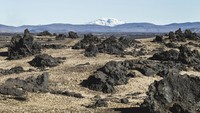 Namun bukan cuma sekedar mirip Bulan. Para astronot Apollo dikirim ke sini supaya mereka belajar untuk memilih sampel batuan terbaik yang bisa dibawa kembali ke Bumi. (iStock)