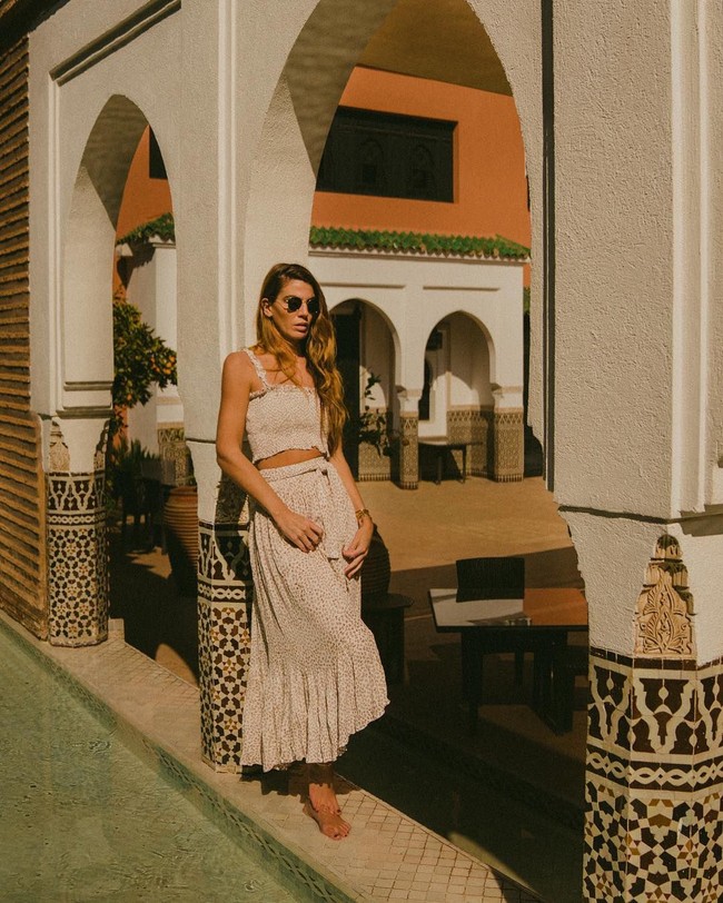 Wanita yang kini tinggal berpindah-pindah antara Brazil dan Paris itu pun kerap melakukan liburan mewah. Dalam foto ini, Bianca tengah berlibur ke Maroko.  Foto: Instagram