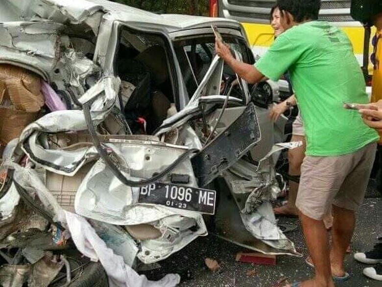 Kesaksian Penumpang Bus Saat Kecelakaan di Baluran Kesaksian Penumpang Bus Saat Kecelakaan di Baluran