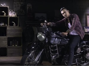 Rahasia di Balik Gaya Rambut Keren Adipati Dolken