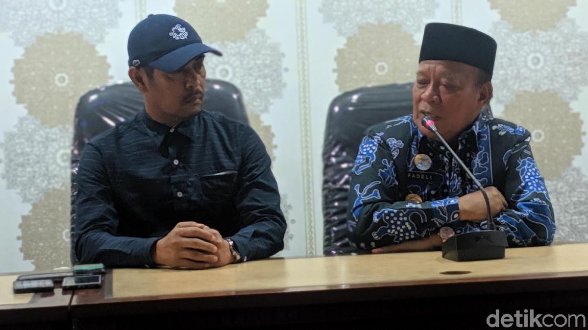 Nilmaizar (kiri) percaya diri membawa Persela Lamongan terdongkrak di papan klasemen. (Eko Sudjarwo/detikSport)