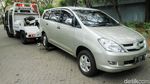 Parkir Sembarangan, Belasan Mobil Diderek Dishub