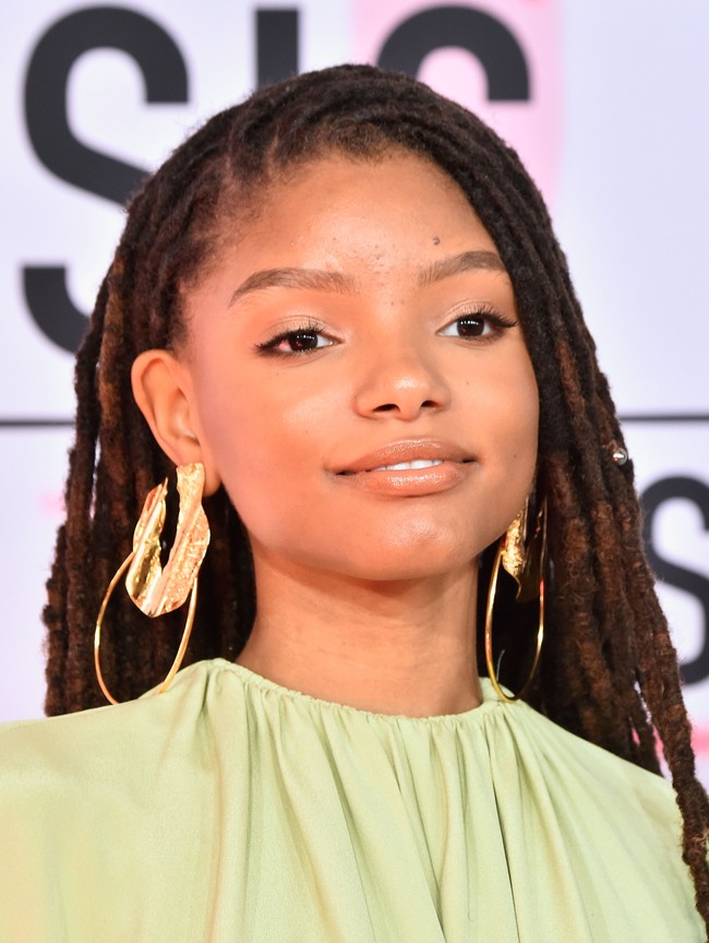 Film Disney The Little Mermaid akan dibuatkan versi remake live action. Aktris yang terpilih memerankan Ariel adalah Halle Bailey yang dikenal sebagai pemain film sekaligus penyanyi. Foto: Getty Images