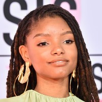 Film Disney The Little Mermaid akan dibuatkan versi remake live action. Aktris yang terpilih memerankan Ariel adalah Halle Bailey yang dikenal sebagai pemain film sekaligus penyanyi. Foto: Getty Images
