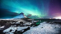Di balik elok auroranya, Islandia adalah daratan yang 80 persen daerahnya tak tersentuh. Lebih dari 60 persen daratannya berbatu, tertutup gurun lava dan gletser. (iStock)