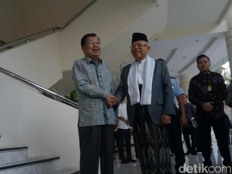 Tetap Pakai Sarung Saat Jadi Wapres? Ini Kata Maruf Amin Tetap Pakai Sarung Saat Jadi Wapres? Ini Kata Maruf Amin