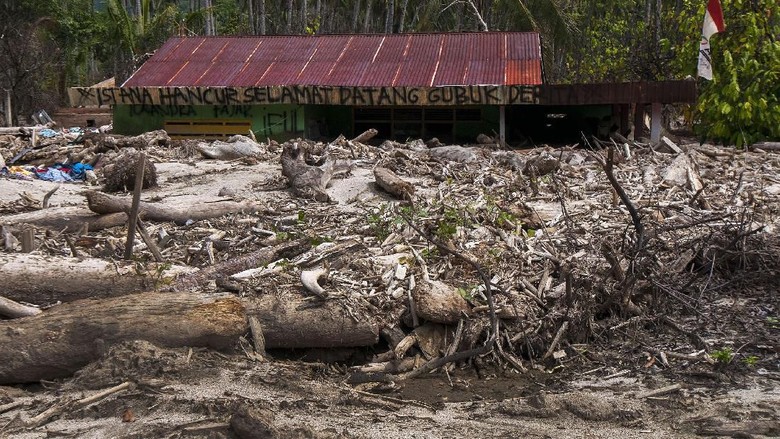 Ratusan Korban Banjir Bandang di Sigi Krisis Air Bersih Ratusan Korban Banjir Bandang di Sigi Krisis Air Bersih