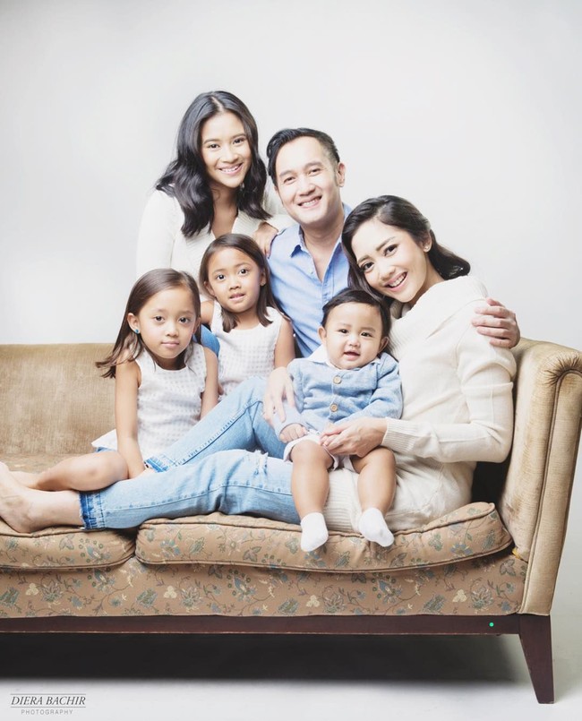 Kehadiran buah hati semakin melengkapi kebahagiaan mereka. Dari pernikahan tersebut, Ririn Dwi Ariyanti dan Aldi Bragi dikaruniai tiga orang anak. (Foto: Instagram)