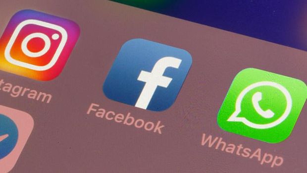 cover topik: whatsapp,Instagram, Facebook dalam