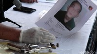 Argo menjelaskan, penangkapan pelaku J berawal dari adanya laporan seorang warga dengan inisial WS yang kehilangan sepeda motornya, Ahad (30/6). Sepeda motor WS hilang saat diparkir di depan rumahnya di Jalan Pemuda Kampung Pulo, RT 001 RW 010, Cipayung, Kota Depok sekitar pukul 14.00 WIB. Padahal, kata Argo, motor tersebut telah diparkir menggunakan kunci ganda.