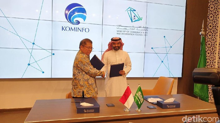 Sah! Indonesia-Arab Saudi Teken MoU Kolaborasi Digital. (Foto: Elvan Dany Sutrisno/detikINET) Sah! Indonesia-Arab Saudi Teken MoU Kolaborasi Digital. (Foto: Elvan Dany Sutrisno/detikINET)
