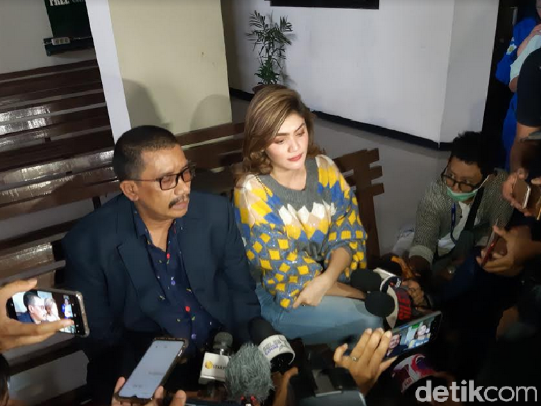 Foto: Hilda di sidang Kriss Hatta / Hanif Hawari Foto: Hilda di sidang Kriss Hatta / Hanif Hawari