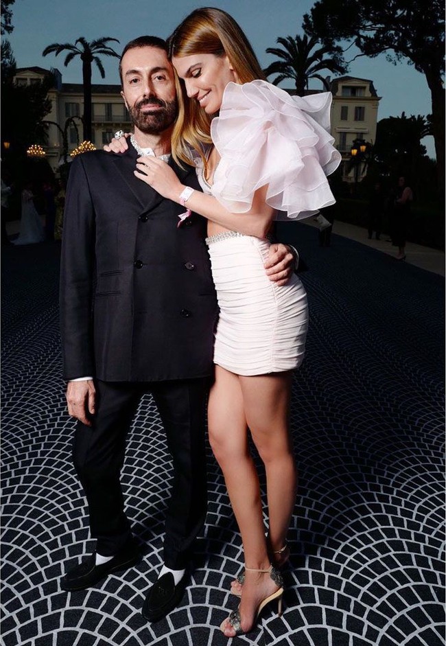 Sebagai model dan sosialita, Bianca pun dekat dengan sejumlah desainer, termasuk desainer Giambattista Valli. Inilah potret kebersamaan Bianca dengan sang desainer.  Foto: Instagram