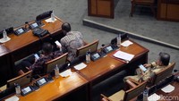Selain tentang perjanjian ekstradisi, dalam rapat juga disahkan RUU Perjanjian RI-Iran tentang Bantuan Timbal Balik dalam Masalah Pidana.