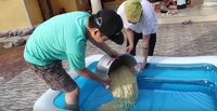 Masak Mie Instan 200 Bungkus, YouTuber Ini Pakai Kolam