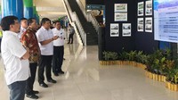 Budi Karya mendapat penjelasan mengenai bandara dan fasilitasnya. Istimewa/Kemenhub.